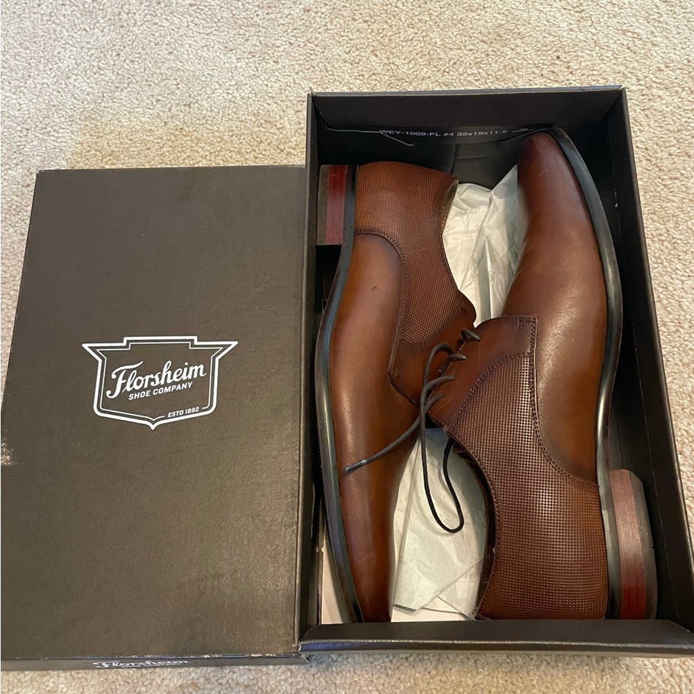 Florsheim Wing Tip Brown Leather Shoes. EUC!